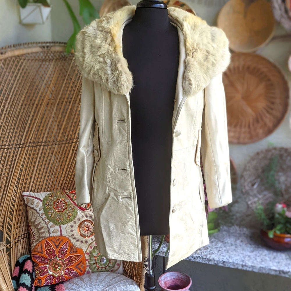 Vintage Cream Leather Jacket with Fur Collar